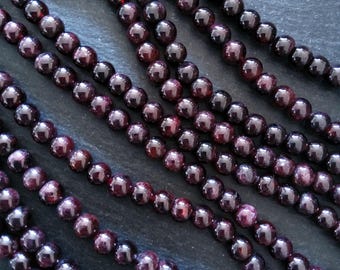 7.7mm Natural Garnet Round Undyed Gemstone Beads. Full 15 inch Strand Hole: 1mm (IMPERFECT)