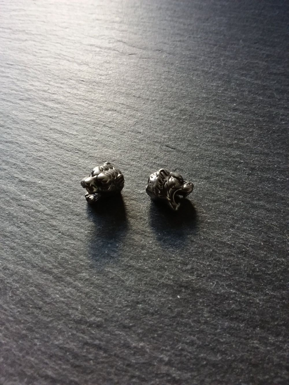1 or 5 Stainless Steel Tiger Head Beads 11x8x9.5mm Hole: 2.5mm Front to Back