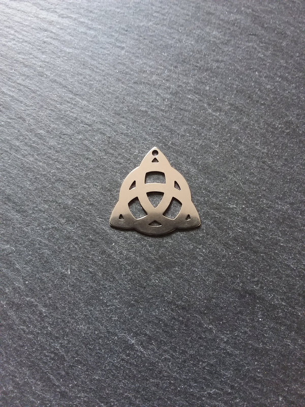 6 or 30 Celtic Trinity Knot Triquetra Stainless Steel Flat Pendants Silver Tone 28x28mm