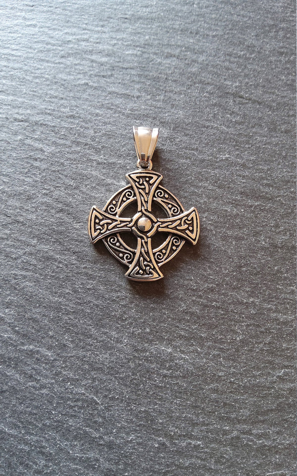 Celtic Knot Cross Round Pendant Stainless Steel 31x27x4mm - ContentedCatz