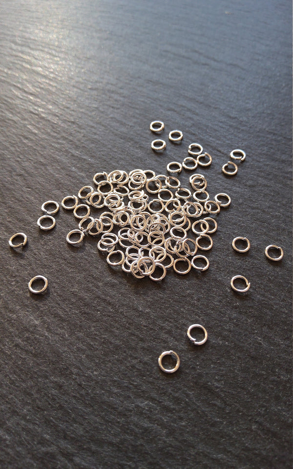 300 or 1500 Bright Silver Plated 4mm Diameter 0.7mm Jump Rings Metal Alloy
