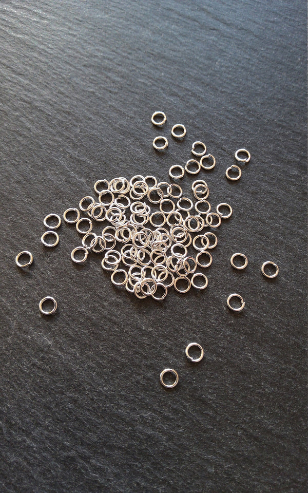 300 or 1500 Bright Silver Plated 4mm Diameter 0.7mm Jump Rings Metal Alloy