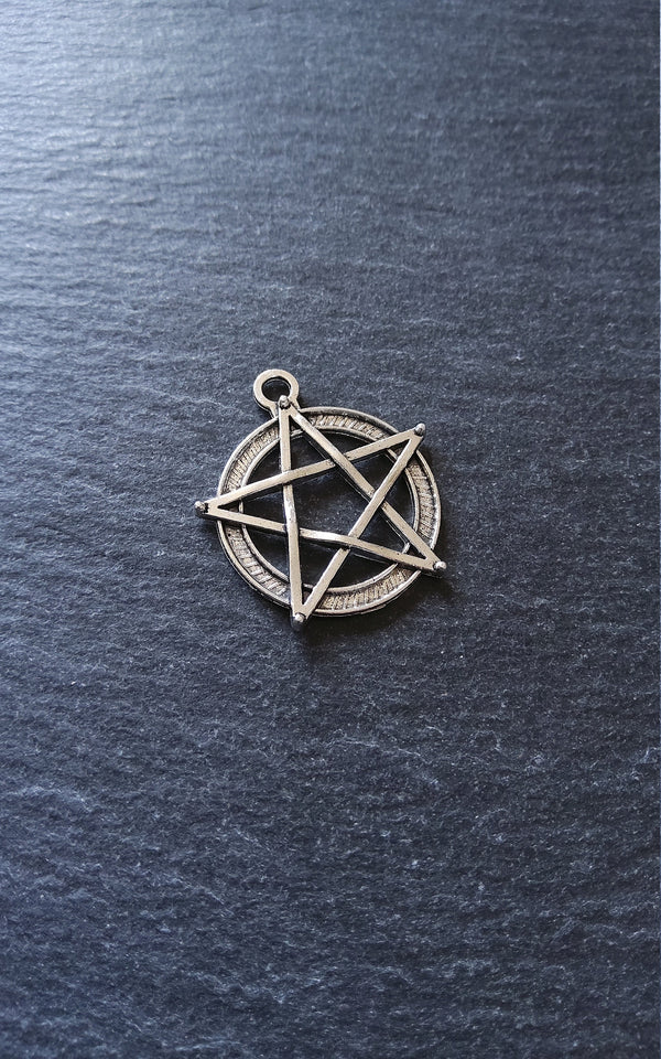 6 or 30 Pentagram Pendants Antique Silver Alloy 31x28mm