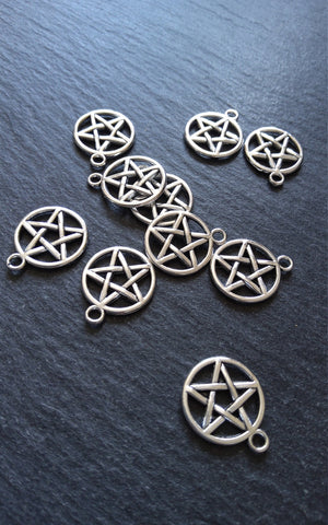 10 or 50 Pentagram Charms Antique Silver Tone 20x17mm