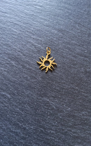 2 or 10 Gold Stainless Steel Sun Charms Flat 17x16x1mm - ContentedCatz
