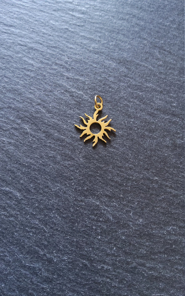 2 or 10 Gold Stainless Steel Sun Charms Flat 17x16x1mm - ContentedCatz