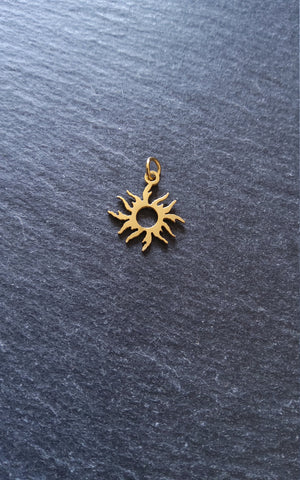 2 or 10 Gold Stainless Steel Sun Charms Flat 17x16x1mm - ContentedCatz