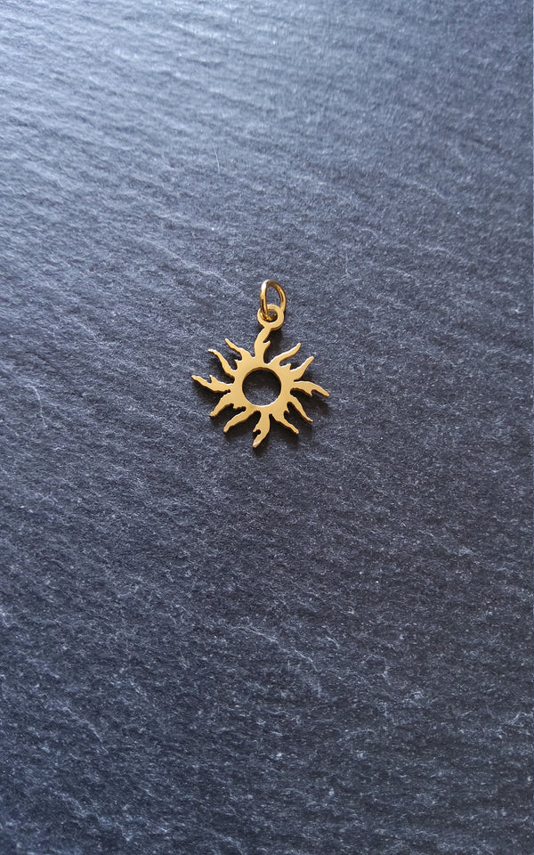 2 or 10 Gold Stainless Steel Sun Charms Flat 17x16x1mm - ContentedCatz
