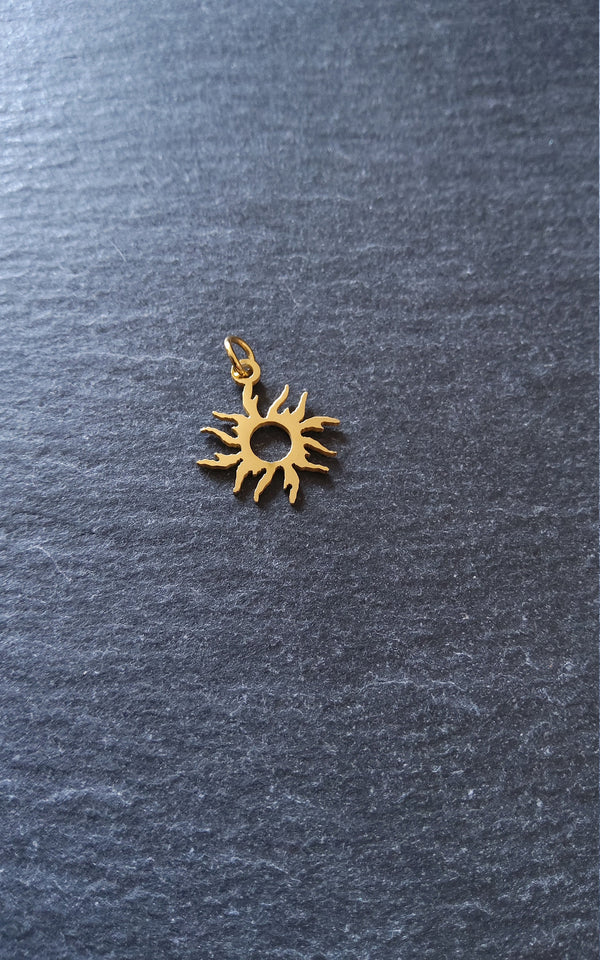 2 or 10 Gold Stainless Steel Sun Charms Flat 17x16x1mm - ContentedCatz