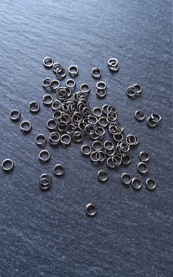 250 or 1500 Gunmetal 4mm Diameter 0.7mm Standard Jump Rings (22 Gauge)