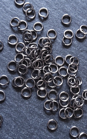 250 or 1500 Gunmetal 4mm Diameter 0.7mm Standard Jump Rings (22 Gauge)