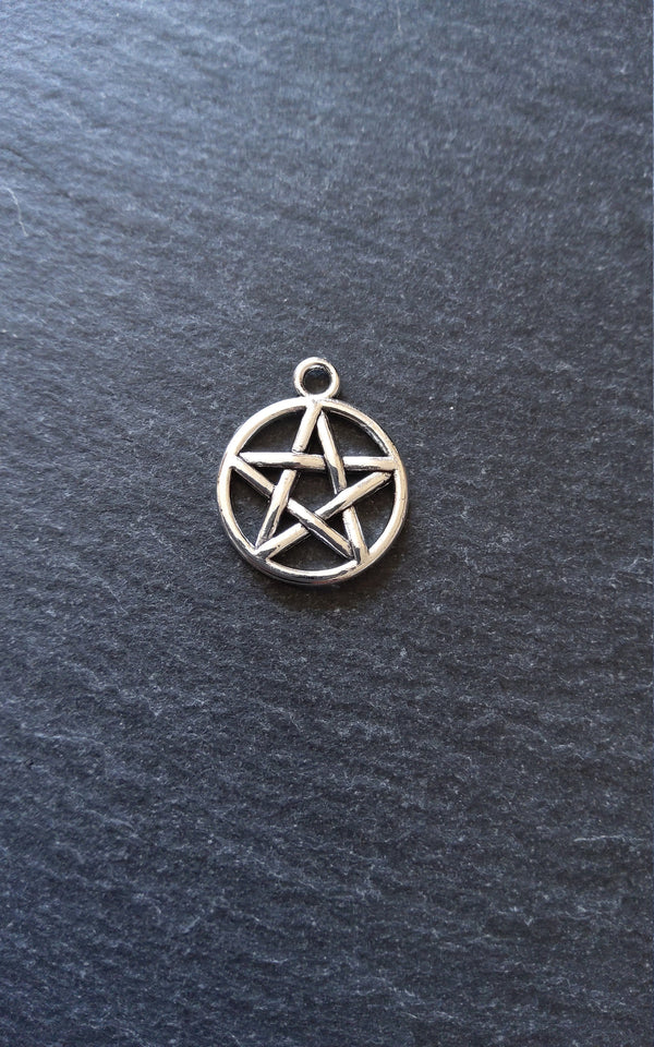 10 or 50 Pentagram Charms Antique Silver Tone 20x17mm