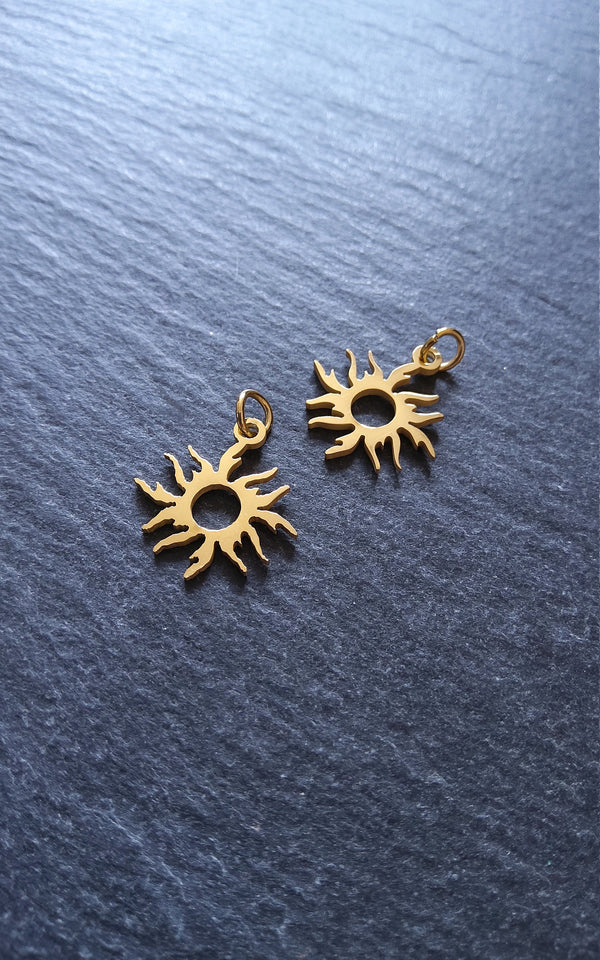 2 or 10 Gold Stainless Steel Sun Charms Flat 17x16x1mm - ContentedCatz