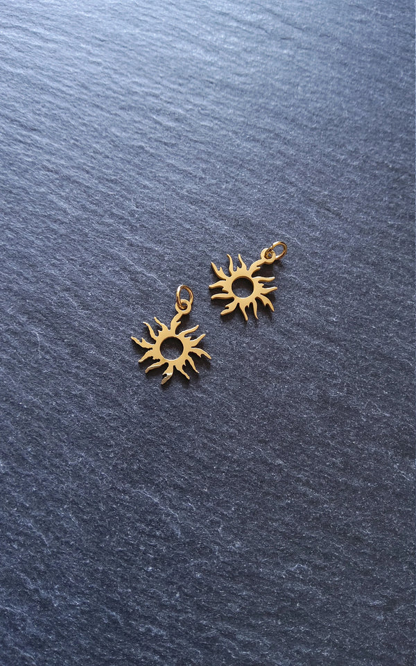 2 or 10 Gold Stainless Steel Sun Charms Flat 17x16x1mm - ContentedCatz