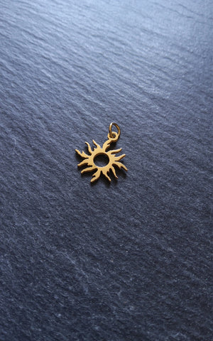 2 or 10 Gold Stainless Steel Sun Charms Flat 17x16x1mm - ContentedCatz