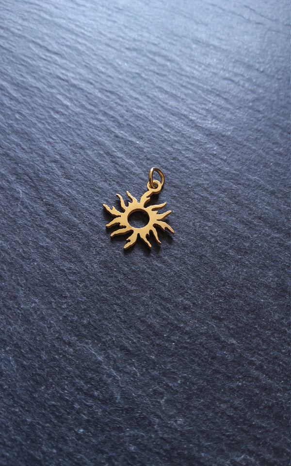 2 or 10 Gold Stainless Steel Sun Charms Flat 17x16x1mm - ContentedCatz