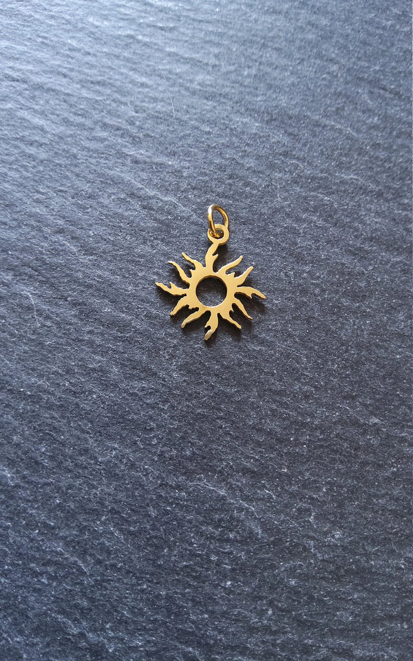 2 or 10 Gold Stainless Steel Sun Charms Flat 17x16x1mm - ContentedCatz