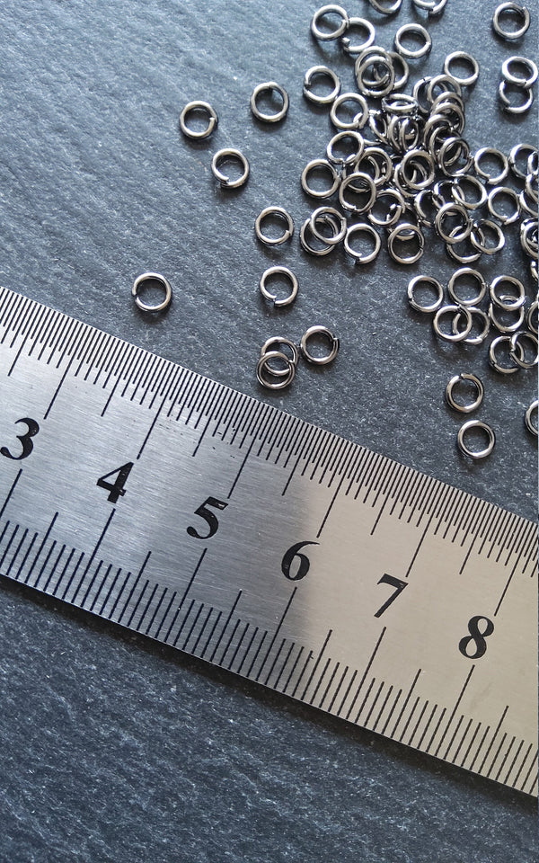 250 or 1500 Gunmetal 4mm Diameter 0.7mm Standard Jump Rings (22 Gauge)