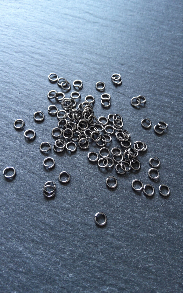 250 or 1500 Gunmetal 4mm Diameter 0.7mm Standard Jump Rings (22 Gauge)