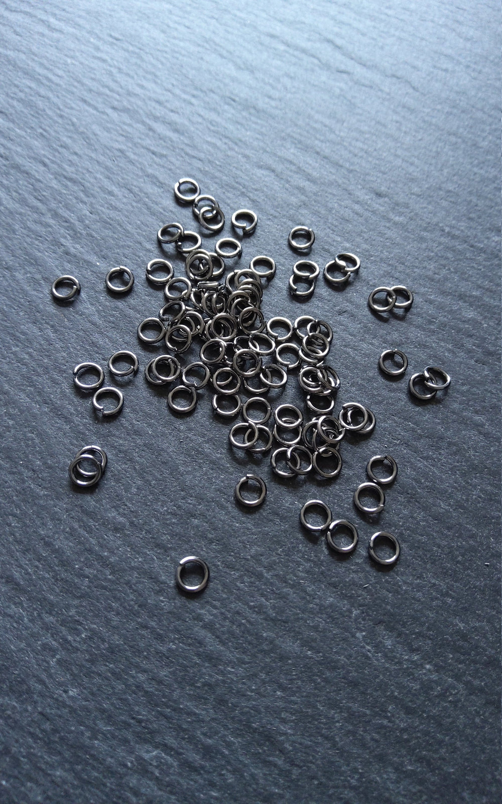 250 or 1500 Gunmetal 4mm Diameter 0.7mm Standard Jump Rings (22 Gauge)