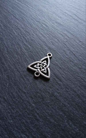 4 or 20 Celtic Knot Sterling Silver Plated Triangular Connector Charms 24.5x20mm Nickel FREE