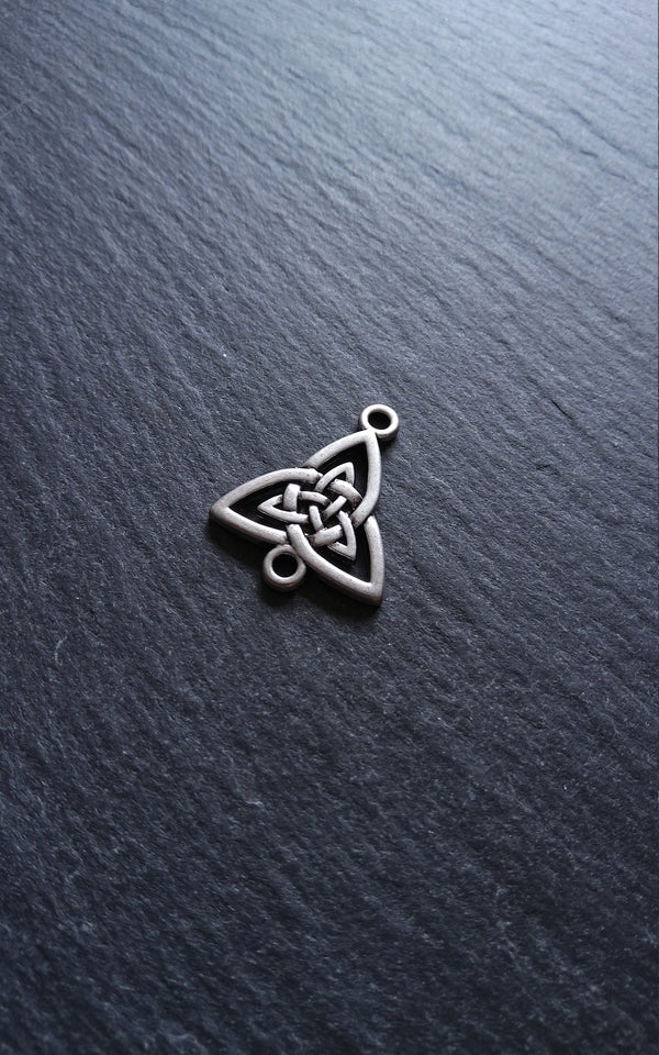 4 or 20 Celtic Knot Sterling Silver Plated Triangular Connector Charms 24.5x20mm Nickel FREE