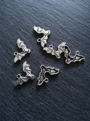 10 or 50 Flying Bat Pendant charms Antique Silver Tone 24x15x3mm