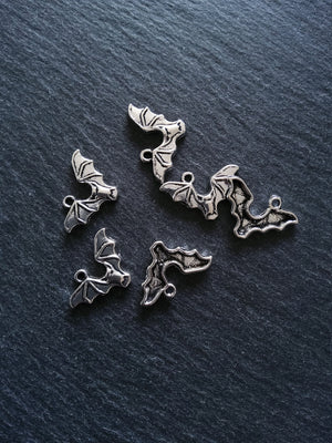 10 or 50 Flying Bat Pendant charms Antique Silver Tone 24x15x3mm