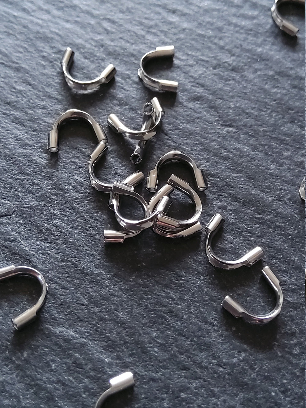 316 Surgical Stainless Steel Wire Guardians 6.5x5x1.5mm, Hole: 0.7mm