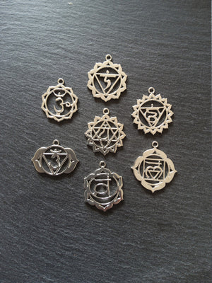 1 Full Set of The Seven Chakras Pendants in Antique Silver Tone Metal Alloy 35x30mm
