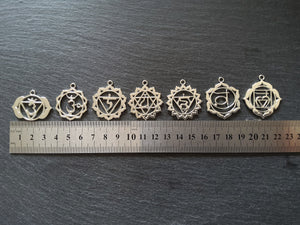 1 Full Set of The Seven Chakras Pendants in Antique Silver Tone Metal Alloy 35x30mm