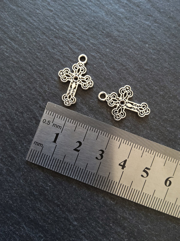 10 or 50 Ornate Trefoil Latin Cross Charms Antique Silver Tone 23x16mm - ContentedCatz