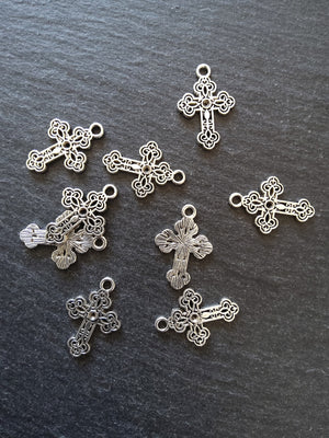 10 or 50 Ornate Trefoil Latin Cross Charms Antique Silver Tone 23x16mm - ContentedCatz