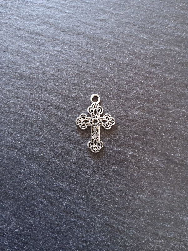 10 or 50 Ornate Trefoil Latin Cross Charms Antique Silver Tone 23x16mm - ContentedCatz