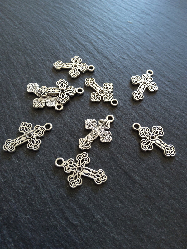 10 or 50 Ornate Trefoil Latin Cross Charms Antique Silver Tone 23x16mm - ContentedCatz