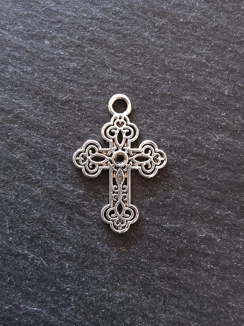 10 or 50 Ornate Trefoil Latin Cross Charms Antique Silver Tone 23x16mm - ContentedCatz