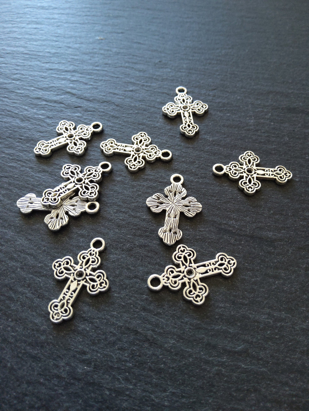 10 or 50 Ornate Trefoil Latin Cross Charms Antique Silver Tone 23x16mm - ContentedCatz