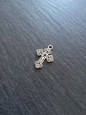 10 or 50 Ornate Trefoil Latin Cross Charms Antique Silver Tone 23x16mm - ContentedCatz