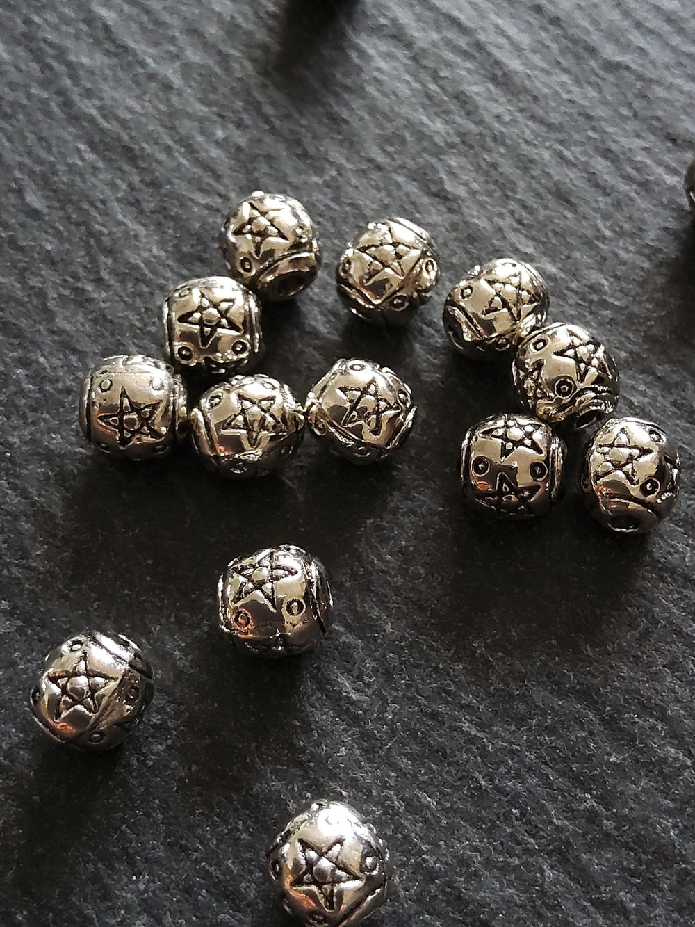 20 or 100 Star Design 6mm Round Spacer Beads Antique Silver Tone Alloy Hole: 1.1mm - ContentedCatz