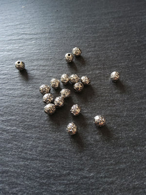 20 or 100 Star Design 6mm Round Spacer Beads Antique Silver Tone Alloy Hole: 1.1mm - ContentedCatz