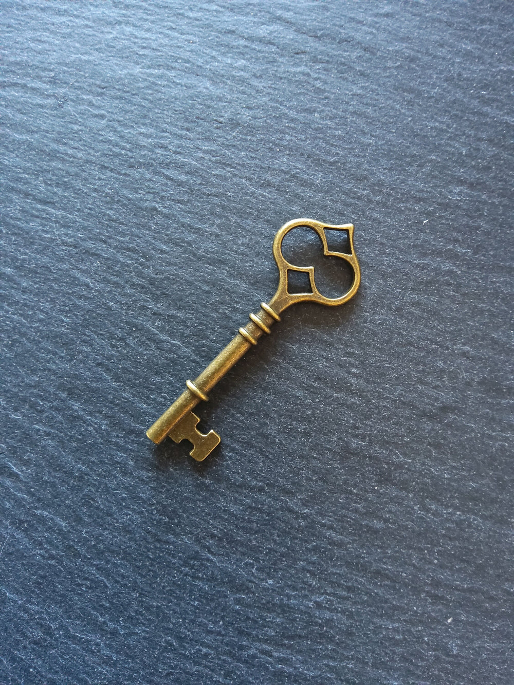 4 or 20 Antique Bronze Key Pendants Large 60x21x4mm