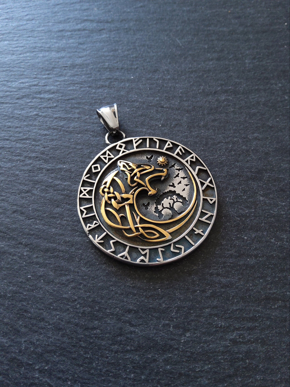 Large Round Wolf & Vegvísir Wayfinder compass Pendant Stainless Steel 45x39.5mm - ContentedCatz