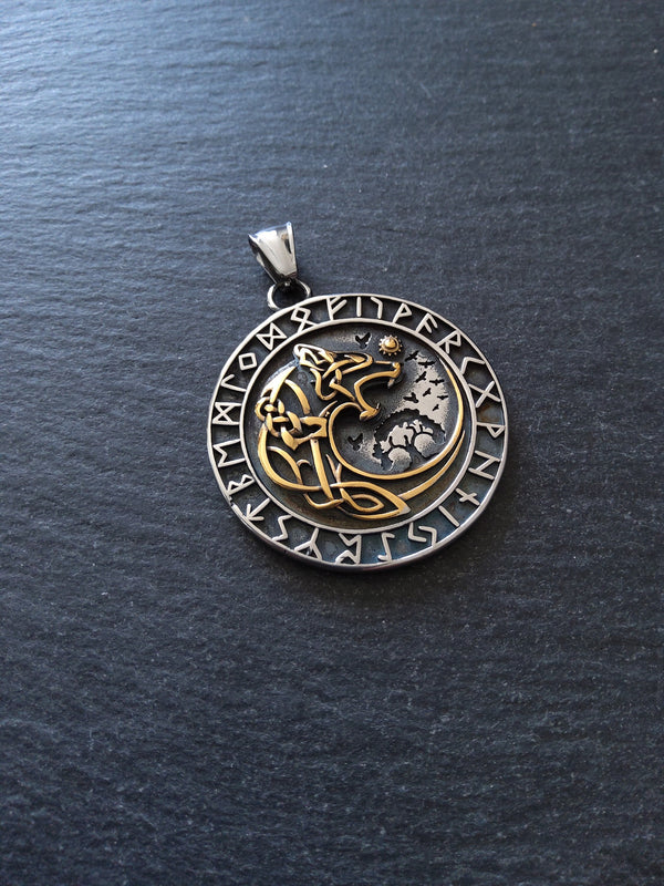 Large Round Wolf & Vegvísir Wayfinder compass Pendant Stainless Steel 45x39.5mm - ContentedCatz