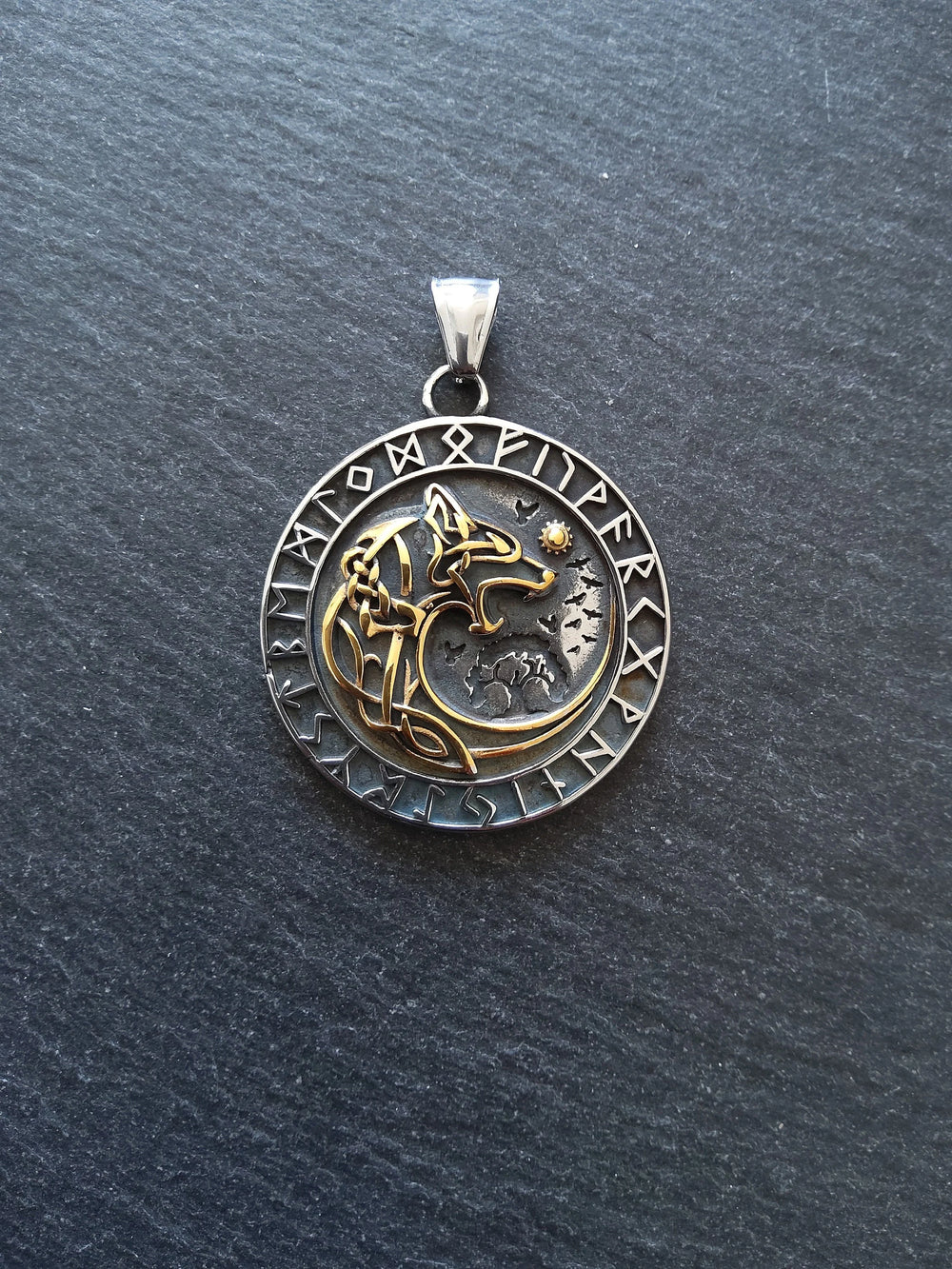 Large Round Wolf & Vegvísir Wayfinder compass Pendant Stainless Steel 45x39.5mm - ContentedCatz