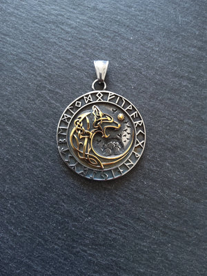 Large Round Wolf & Vegvísir Wayfinder compass Pendant Stainless Steel 45x39.5mm - ContentedCatz