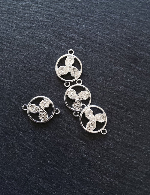 6 or 30 Triple Spiral Triskelion Celtic Connector Charms Bright Silver Plated Round 28x20mm