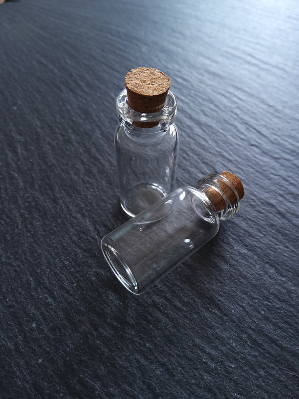 10 Little Glass Bottles 4ml with Cork Stoppers 35x16mm (0.13 fl oz)