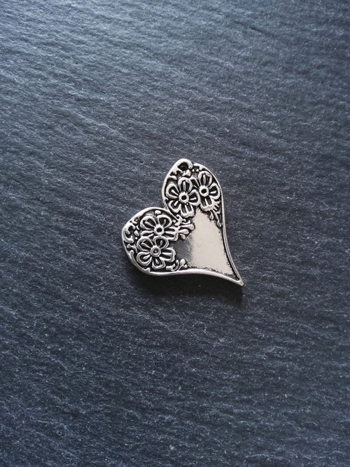 4 or 20 Heart Pendants with Flowers Double Sided Antique Silver Tone Alloy 28x26mm - ContentedCatz