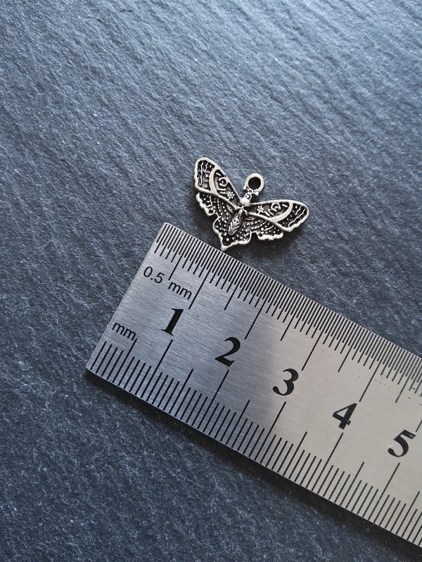 4 or 20 Moth Charms Antique Silver Alloy 20x13.5mm - ContentedCatz