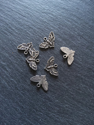 4 or 20 Moth Charms Antique Silver Alloy 20x13.5mm - ContentedCatz